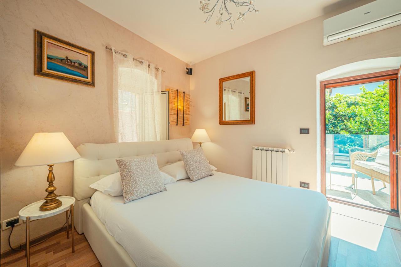 Private Villa At Villa Al Duomo 陶尔米纳 外观 照片