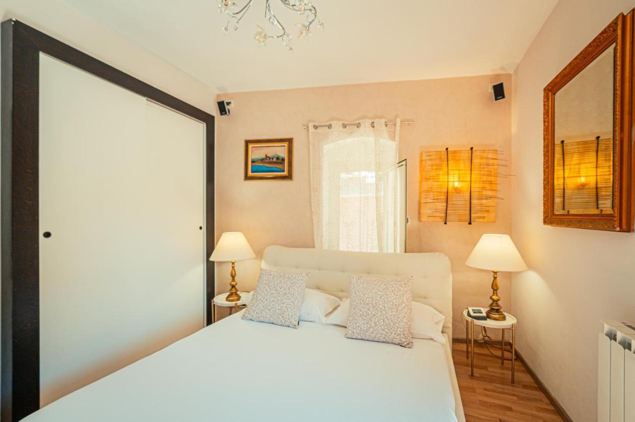 Private Villa At Villa Al Duomo 陶尔米纳 外观 照片