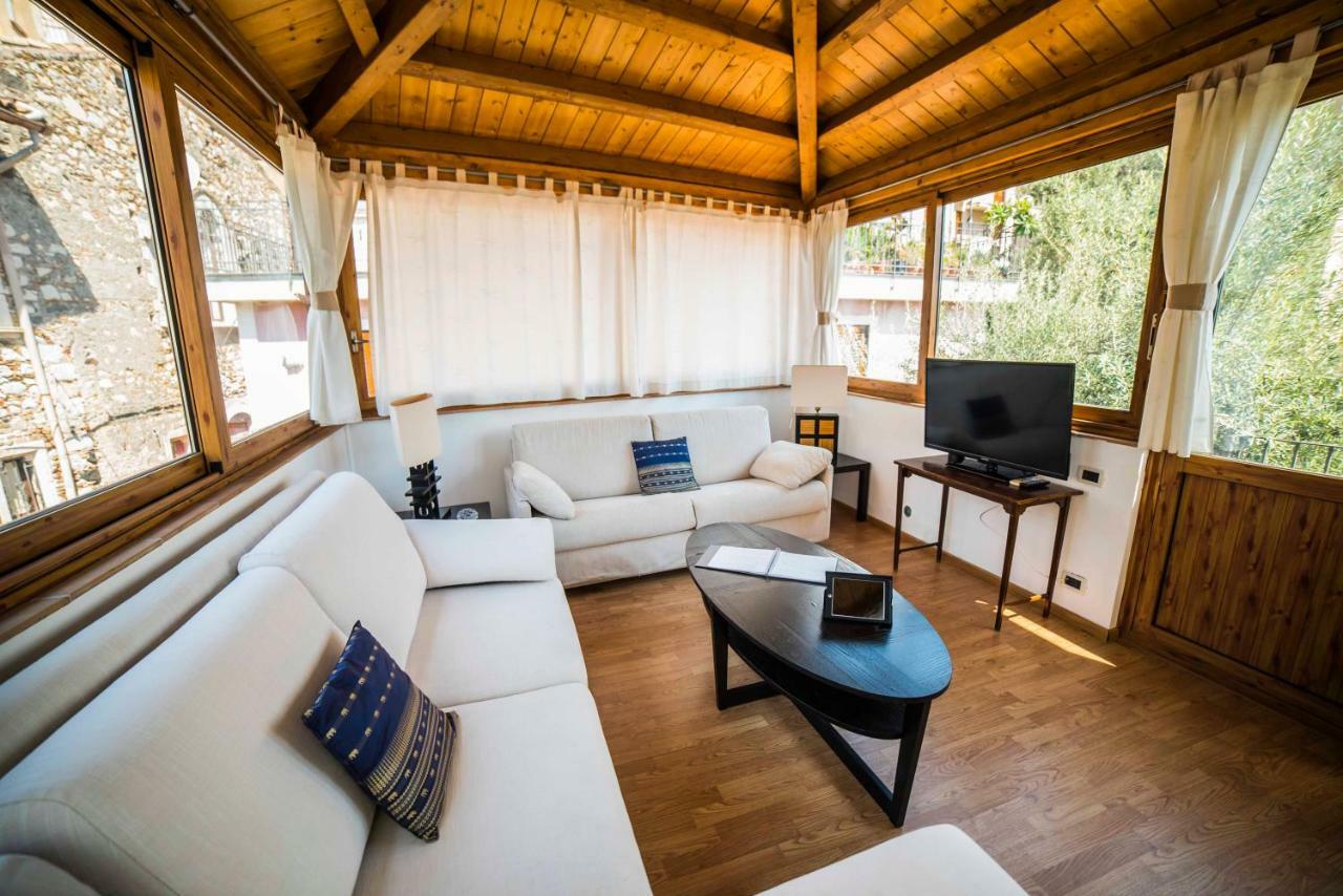 Private Villa At Villa Al Duomo 陶尔米纳 外观 照片